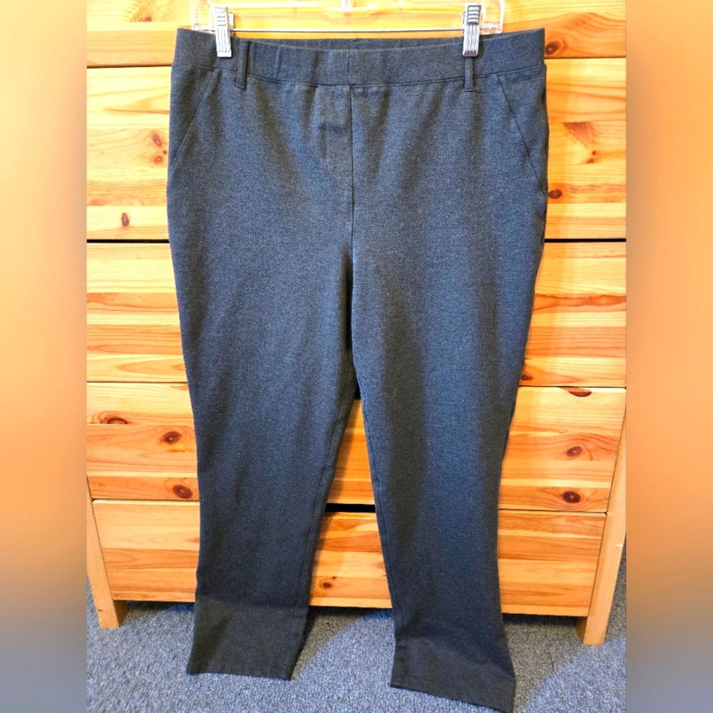 QUINCE CHARCOAL GRAY PULL-ON DRESS PANTS. SIZE LARGE PETITE.
